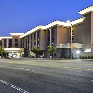 hampton-inn-suites-los-angeles-burbank-airport.topanaheimhotels.com/